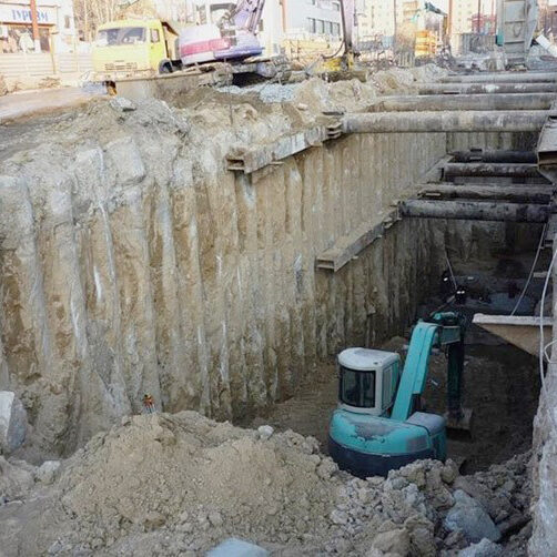 Стена в грунте в котловане Стена в грунте в котловане