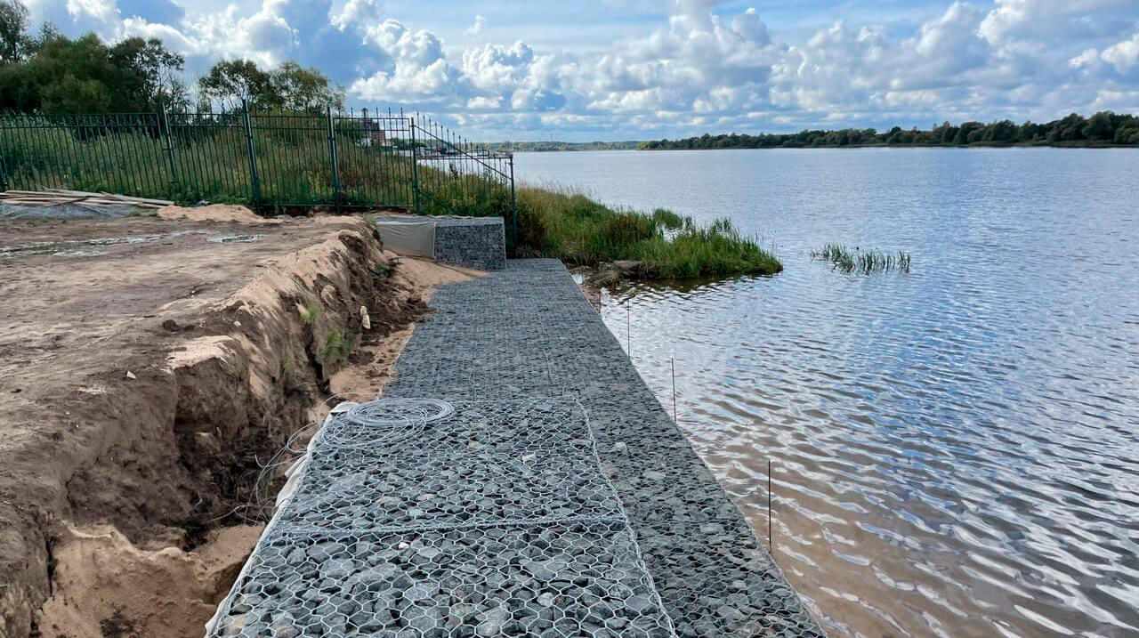 Как укрепляют берега рек и озер