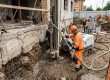 Восстановление разрушенного фундамент дома с помощью метода усиления буроинъекционными сваями.
